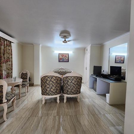 Hotel Mayur Deluxe Meerut Exteriör bild
