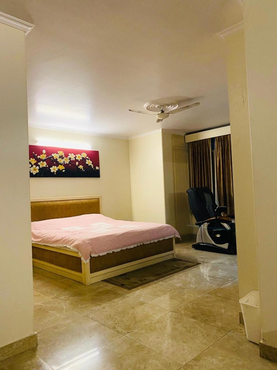 Hotel Mayur Deluxe Meerut Exteriör bild