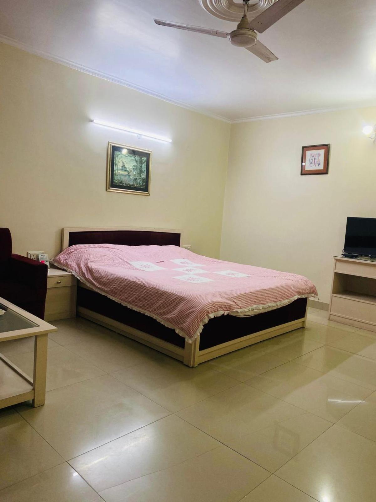 Hotel Mayur Deluxe Meerut Exteriör bild